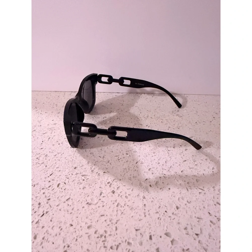 Black Cat Eye Sunglasses with Chain Link Temple Detail Oversized Square Frame